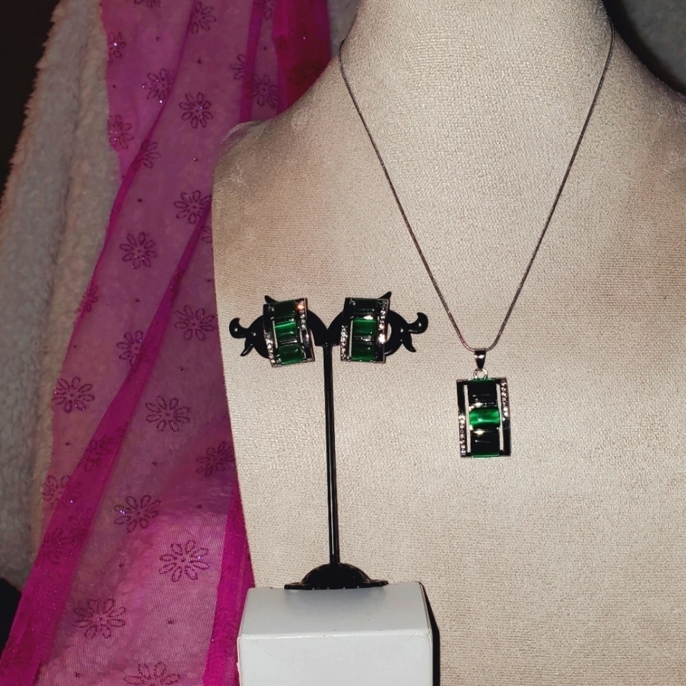 Women's Rectangle Emerald Necklace And Earrings Jewelry Set